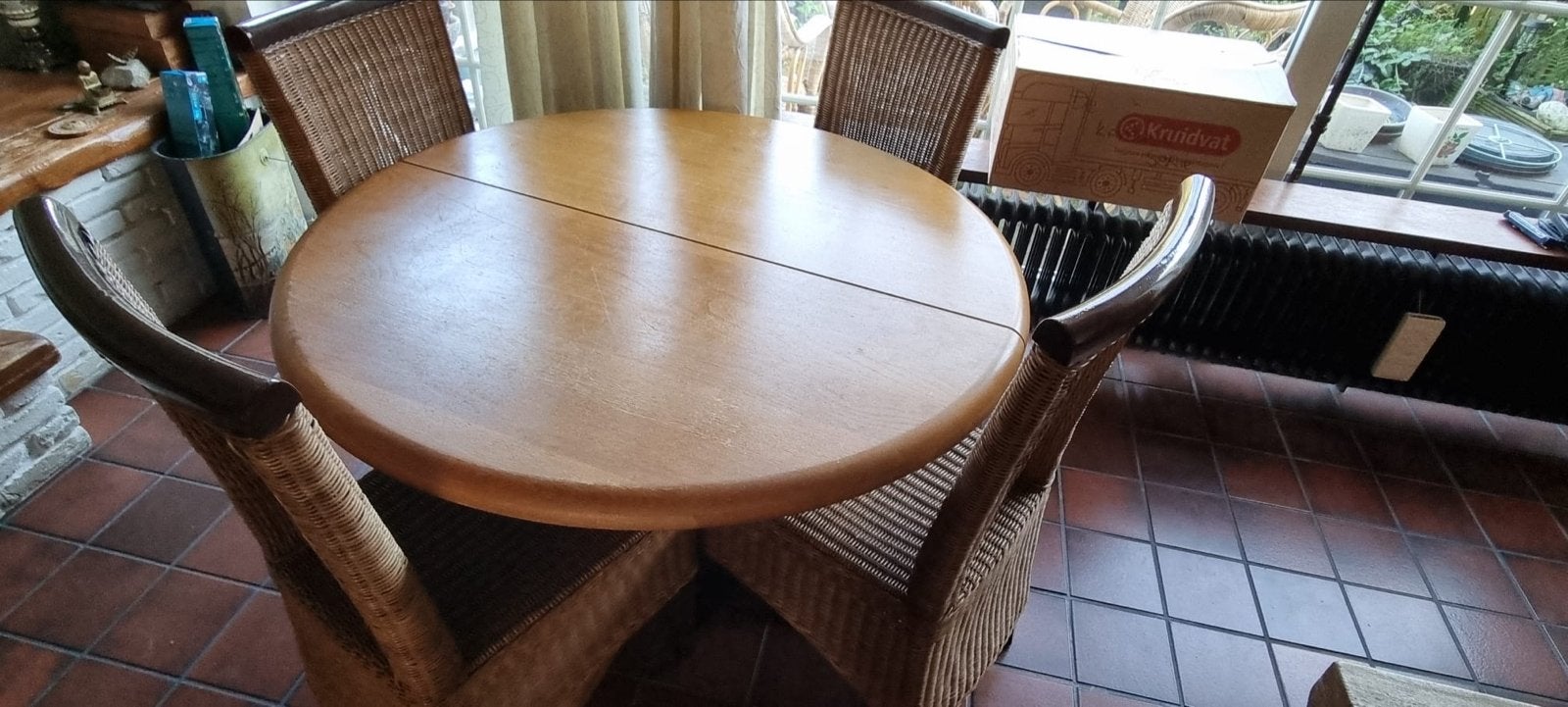 Massief ronde tafel en stoelen-Diameter 115 cm, Hoogte 77 cm, Ophalen, Gebruikt, 100 tot 150 cm, Rond