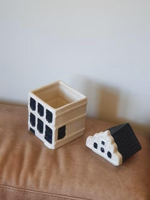 Keramiek huisje met deksel pennen of plantenbakje geen KLM., Antiek en Kunst, Antiek | Keramiek en Aardewerk, Ophalen