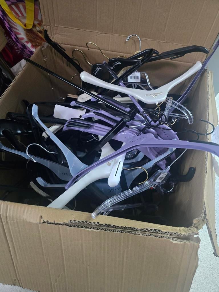 SITTARD GRATIS Diverse plastic kledinghangers - Grote partij, Ophalen, Gebruikt, Kunststof, Volwassenen