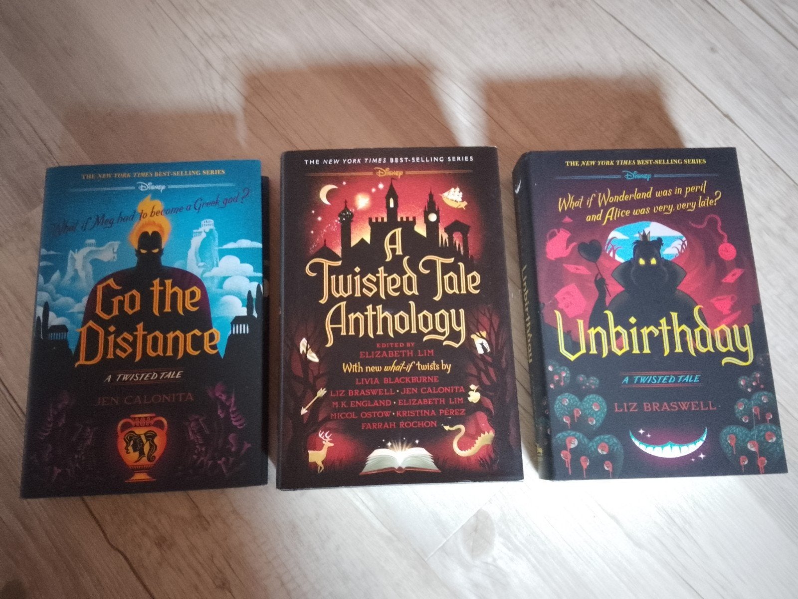 Set van drie Disney Twisted Tales boeken, hardcover, Engels, Verzenden, Zo goed als nieuw