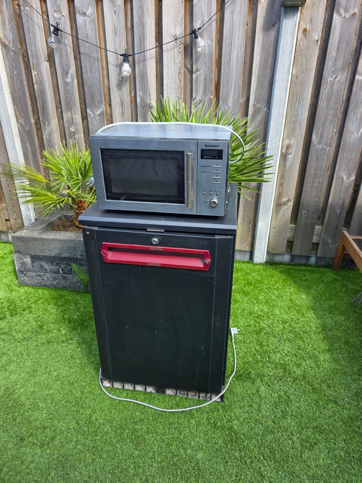 Koelkast en magnetron gratis af te halen in Almere Haven, Witgoed en Apparatuur, Koelkasten en IJskasten, Gebruikt, Zonder vriesvak