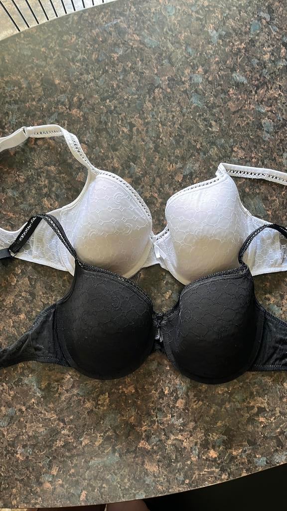 2 st bh’s mt 80 cup b.  Chantelle, Kleding | Dames, Ondergoed en Lingerie, Ophalen of Verzenden, BH