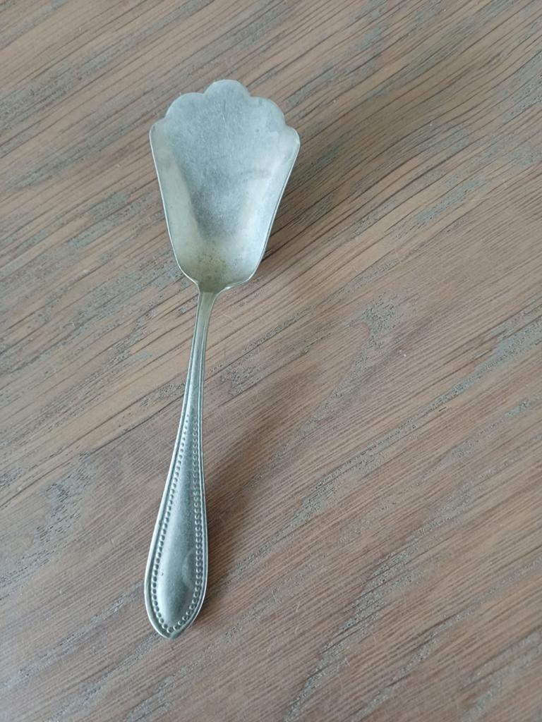 Antieke zilverkleurige suikerschep met parelrand, Antiek en Kunst, Ophalen of Verzenden