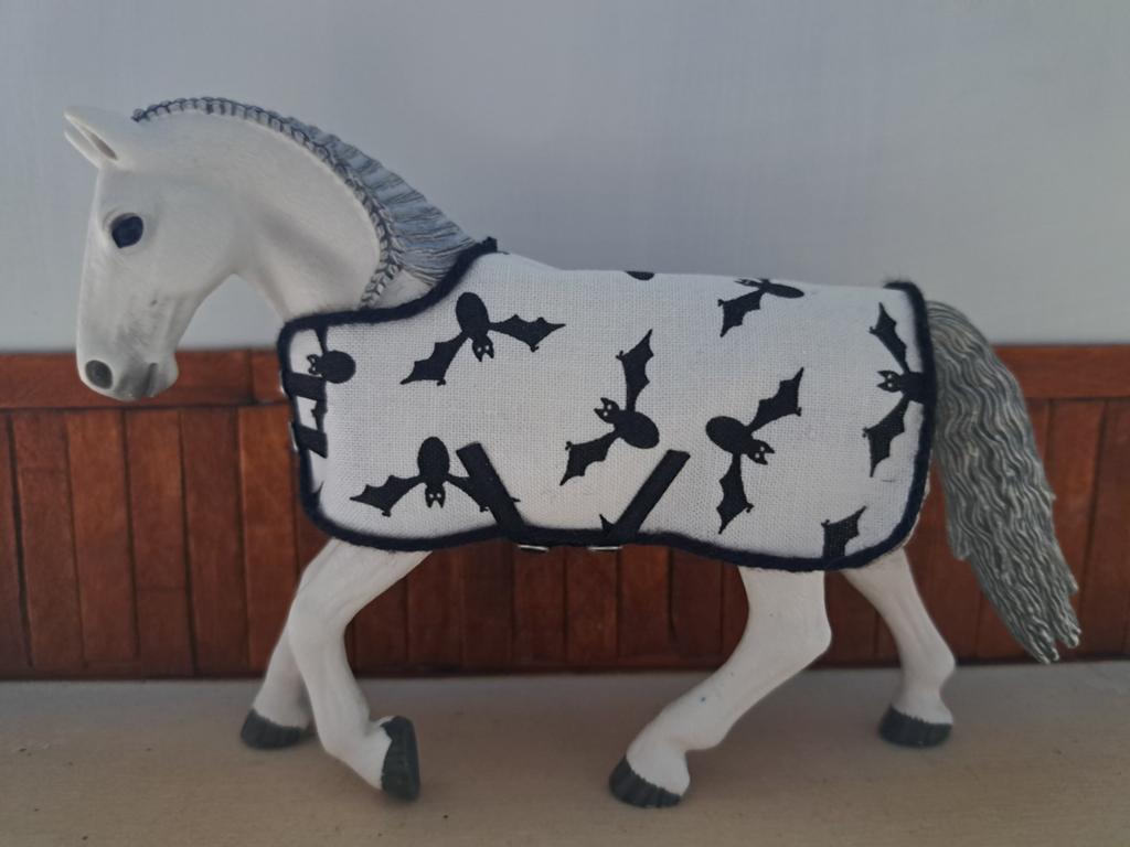 Schleich deken vleermuis, Verzamelen, Dierenverzamelingen, Ophalen of Verzenden, Zo goed als nieuw, Paard, Beeldje of Figuurtje
