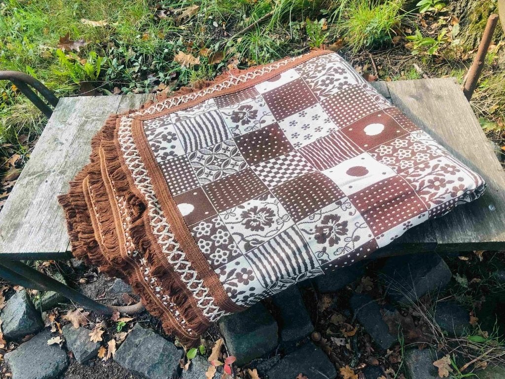Grote bruine grand foulard met bloemen 270/255 cm, Huis en Inrichting, Djt@dejuistetoon.eu, Ophalen of Verzenden, Zo goed als nieuw