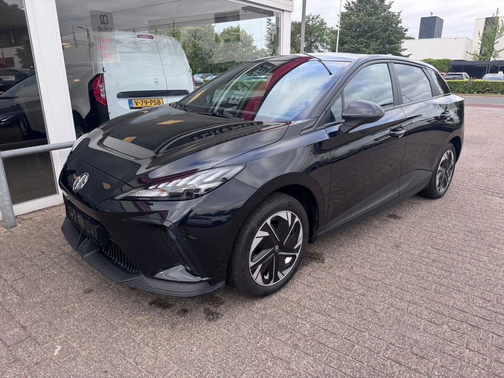 MG Mg4 electric Comfort 64 kWh (bj 2023, automaat), Auto's, MG, Automaat, Gebruikt, Zwart, Elektrisch