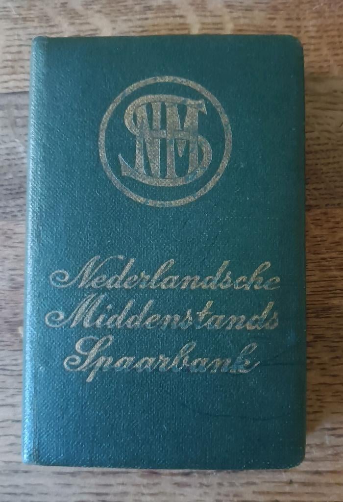 Antieke spaarpot in de vorm van een Spaarbank boekje NMS, Ophalen of Verzenden, Metaal of Blik, Overige thema's