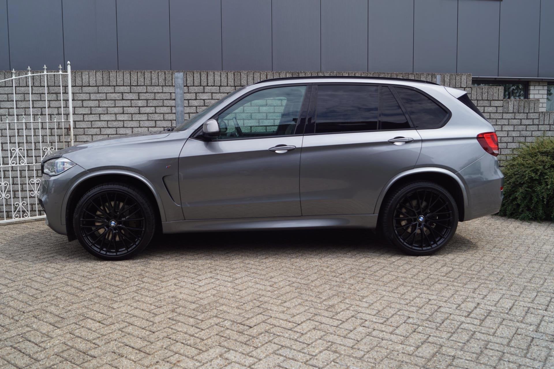 BMW X5 M50D X Drive Autom Panodak Soft Close Head Up Navi 36, Auto's, BMW, Automaat, 15 km/l, 2993 cc, Lichtsensor