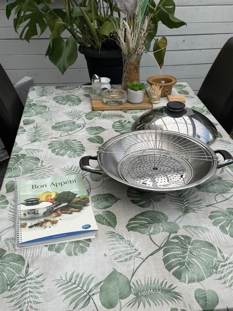 AMC Wokpan met deksel en stoominzet - 5.6L, Inductieplaat, Ophalen of Verzenden, Zo goed als nieuw, Rvs