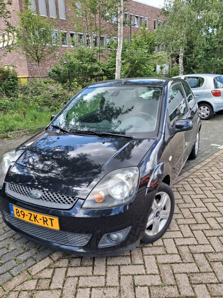 Ford Fiësta 1.3 8V 3DR 2008 Zwart, nieuwe APK., Auto's, 1299 cc, 40 €/maand, 4 cilinders, Zwart