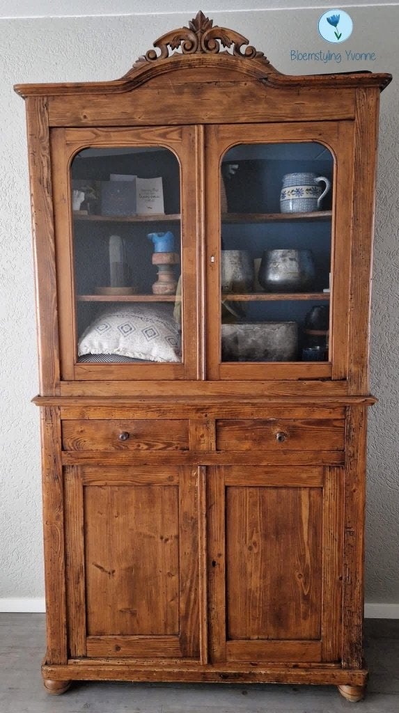 Aniek houten vitrinekast met glas en lades, Ophalen