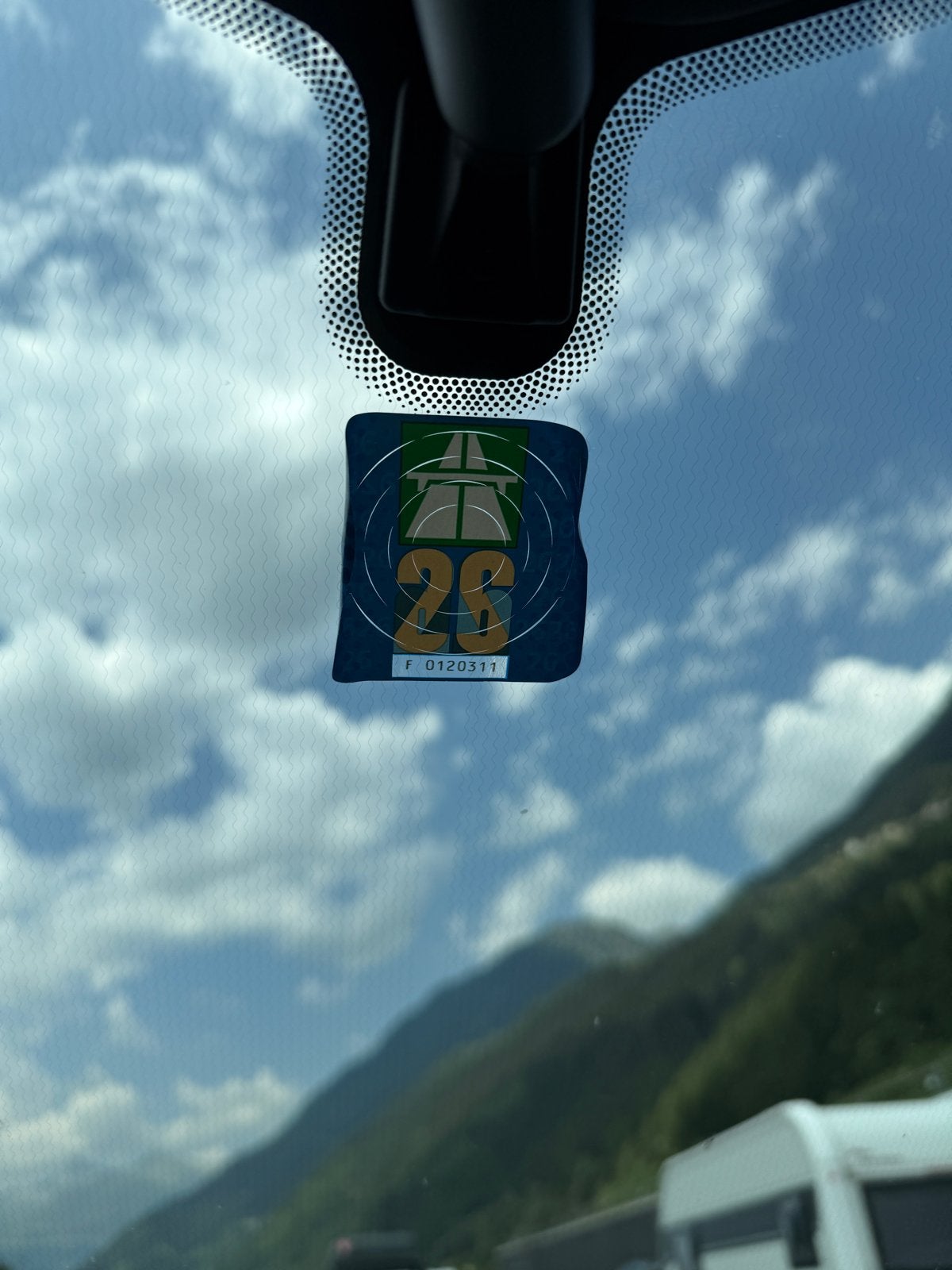 Sticker 2026 zwitserland, Drie personen of meer