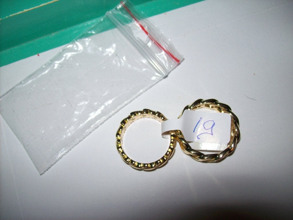 Ringen 2 x Goudkleur Mooie Strass modellen Maat 19, 19 tot 20, Nieuw, Dame of Heer, Goud