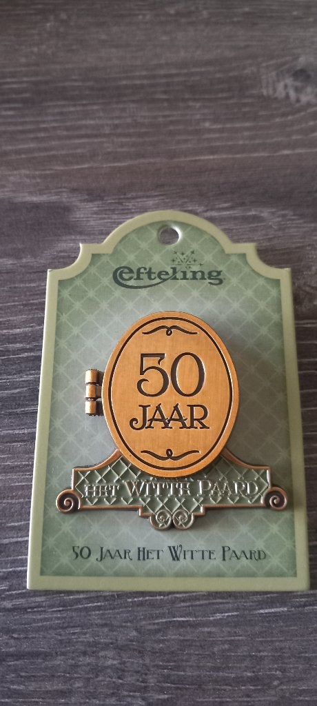 Pin 50 Jaar Het Witte Paard, Ophalen of Verzenden, Nieuw, Button of Speldje