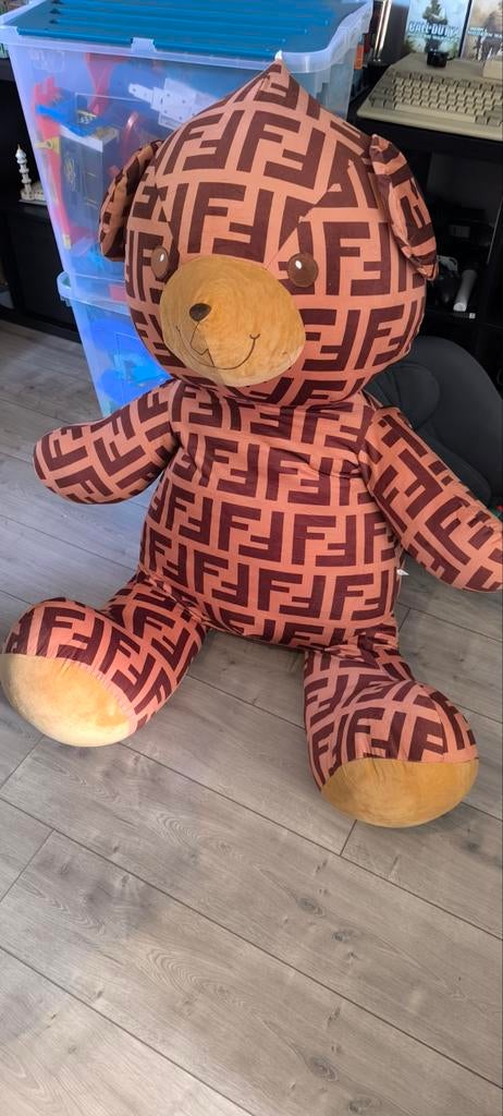 Grote Fendi teddybeer, Kinderen en Baby's, Speelgoed | Knuffels en Pluche, Ophalen, Overige merken, Overige karakters, Beer