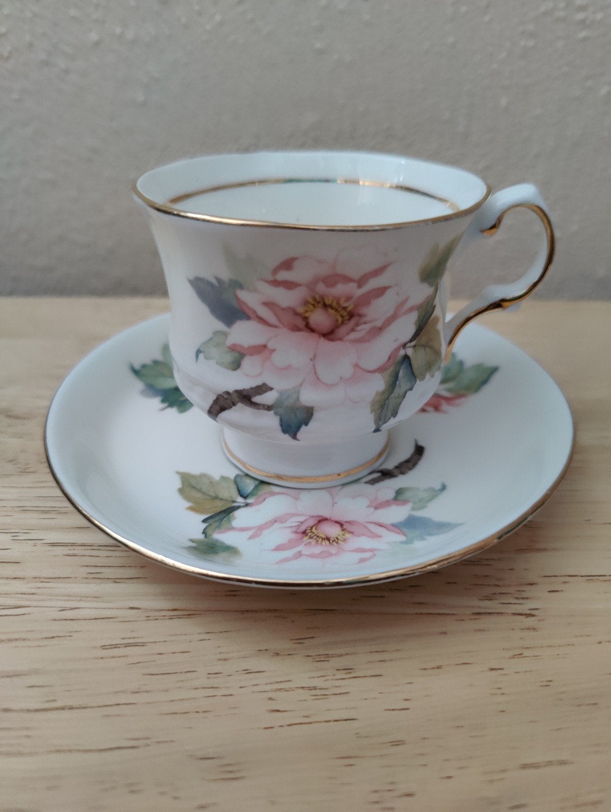 Prachtige kop en schotel van Balmore Castle, in pasteltinten, Overige merken, Verzenden, Vintage, Zo goed als nieuw