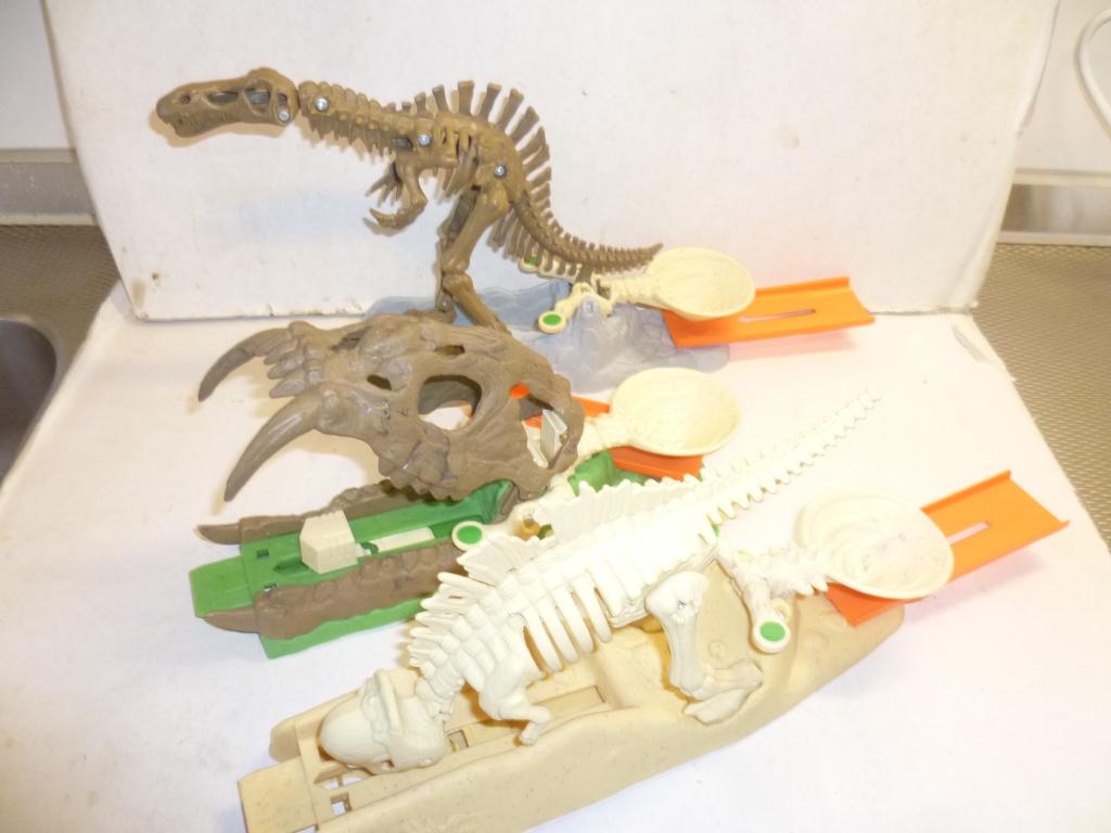 Hot Wheels Mattel 2009 Trick Tracks 3x Dinosaurus Skelet fig, Ophalen of Verzenden, Zo goed als nieuw