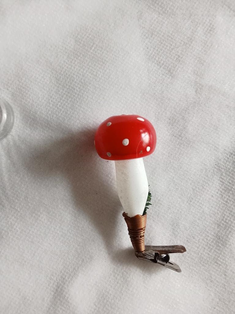 oude glazen paddestoel op clip ruim 7 cm, Diversen, Kerst, Ophalen of Verzenden, Gebruikt