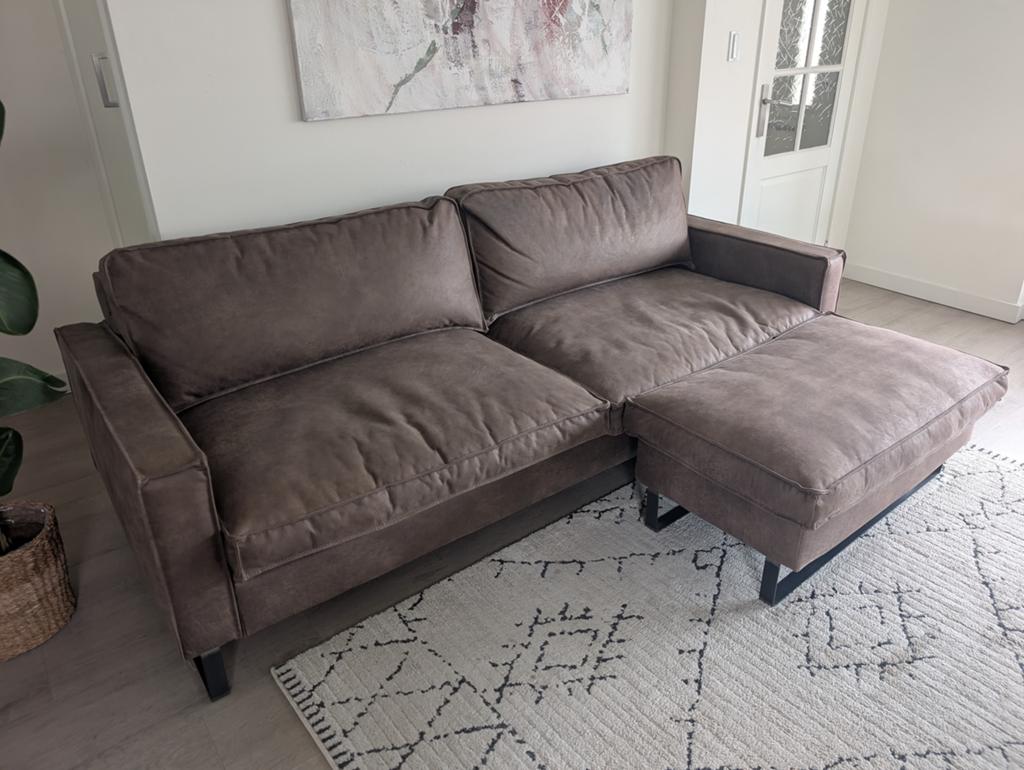 Taupe Pancho driezitsbank met poef (1 jaar oud), Huis en Inrichting, Ophalen, Zo goed als nieuw