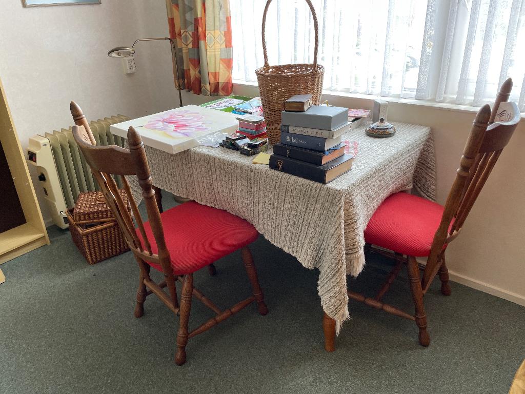 Gratis: tafel met 4 stoelen, Ophalen, Gebruikt, 100 tot 150 cm, 50 tot 100 cm