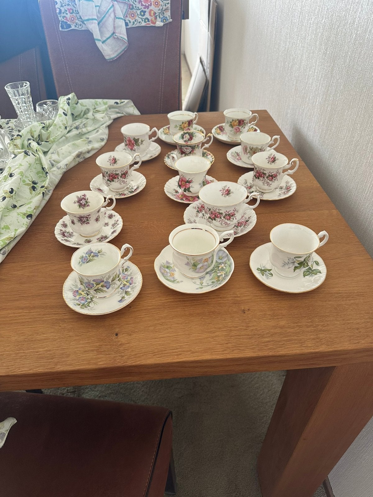 Prachtige partij vintage  kop-en-schotels oa Royal Albert, Ophalen