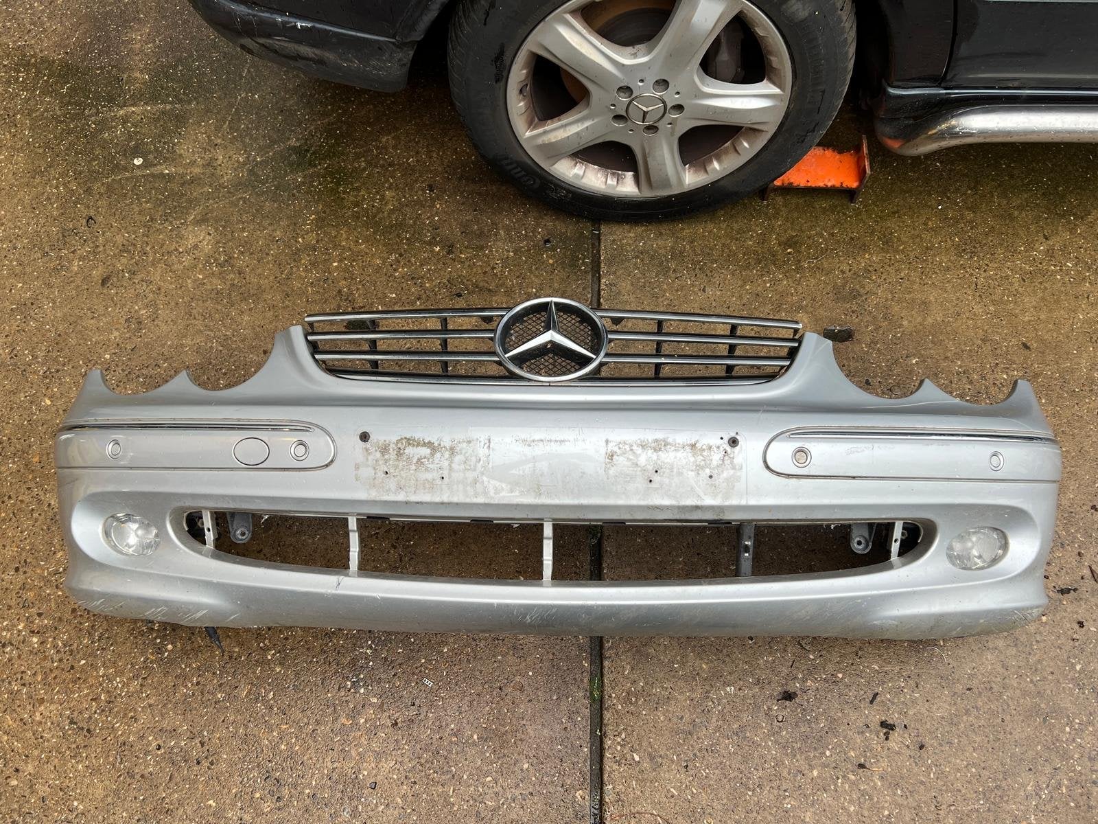 Mercedes-Benz CLK W209 Zilver 744 Voorbumper Voor 2002-2009, Gebruikt, Mercedes-Benz AG, Mercedes-Benz, Ophalen of Verzenden