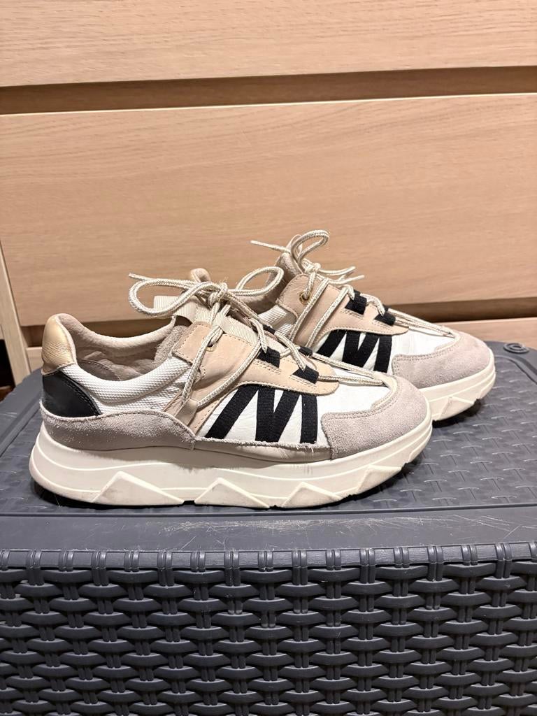 Stijlvolle Mango sneakers in beige en zwart - maat 38, Kleding | Dames, Schoenen, Ophalen of Verzenden, Zo goed als nieuw, Beige