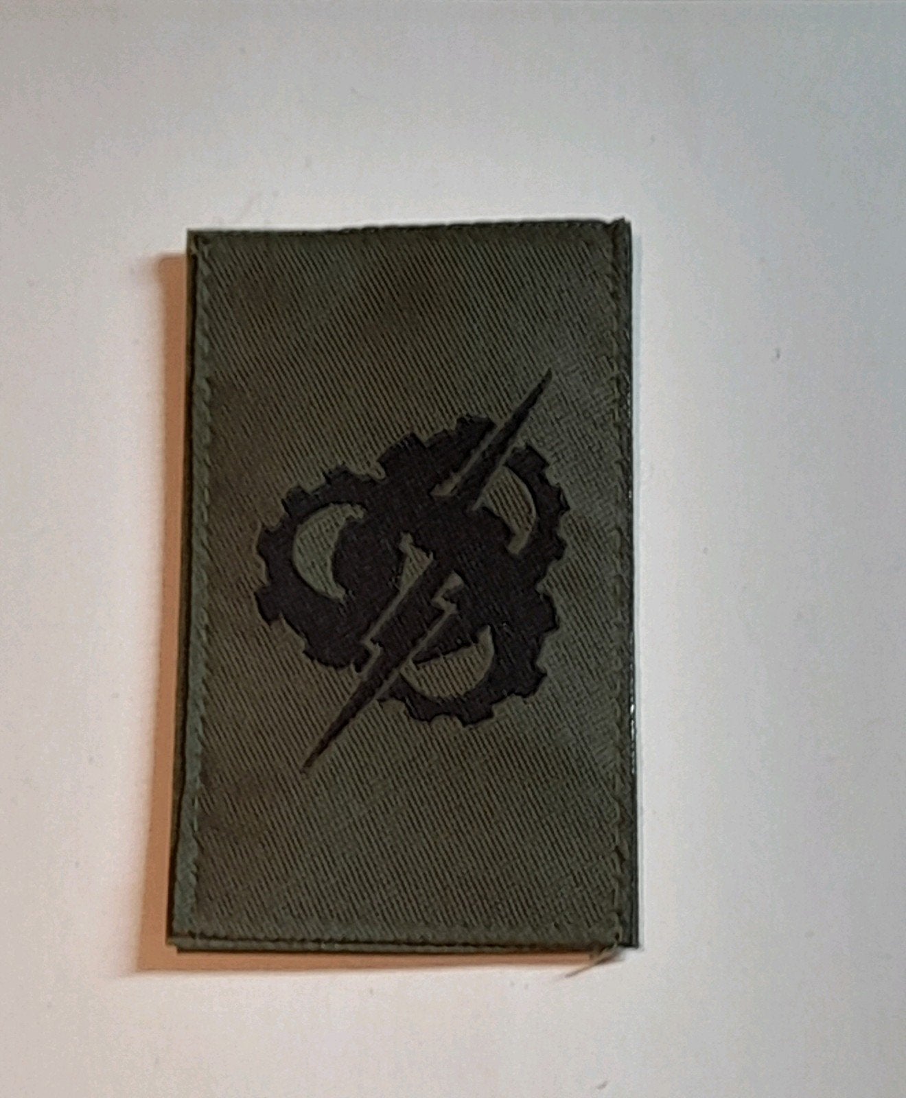 mouwembleem DMO voor het gvt, Ophalen of Verzenden, Landmacht, Nederland, Embleem of Badge