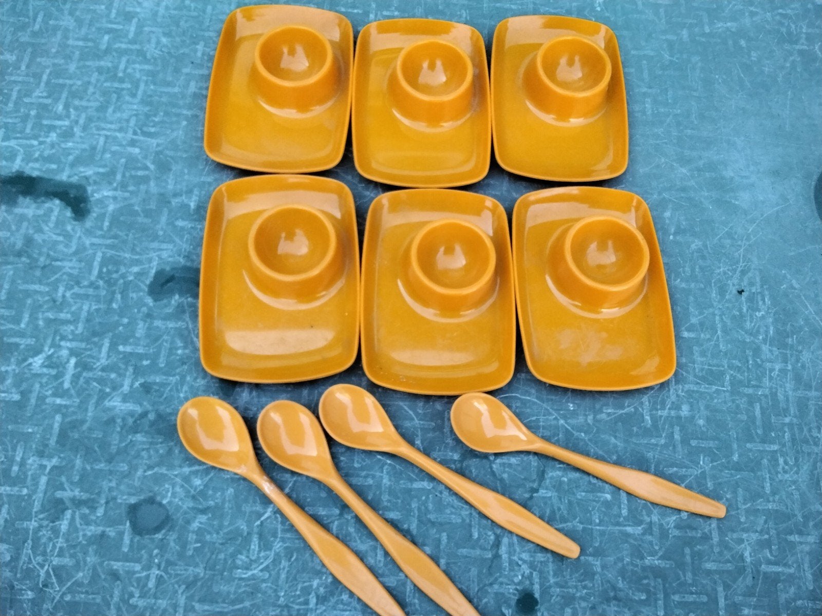 Vintage eierdopjes met lepel set van 6 oranje kunststof 1970, Kunststof, Overige typen, Vintage, Ophalen of Verzenden