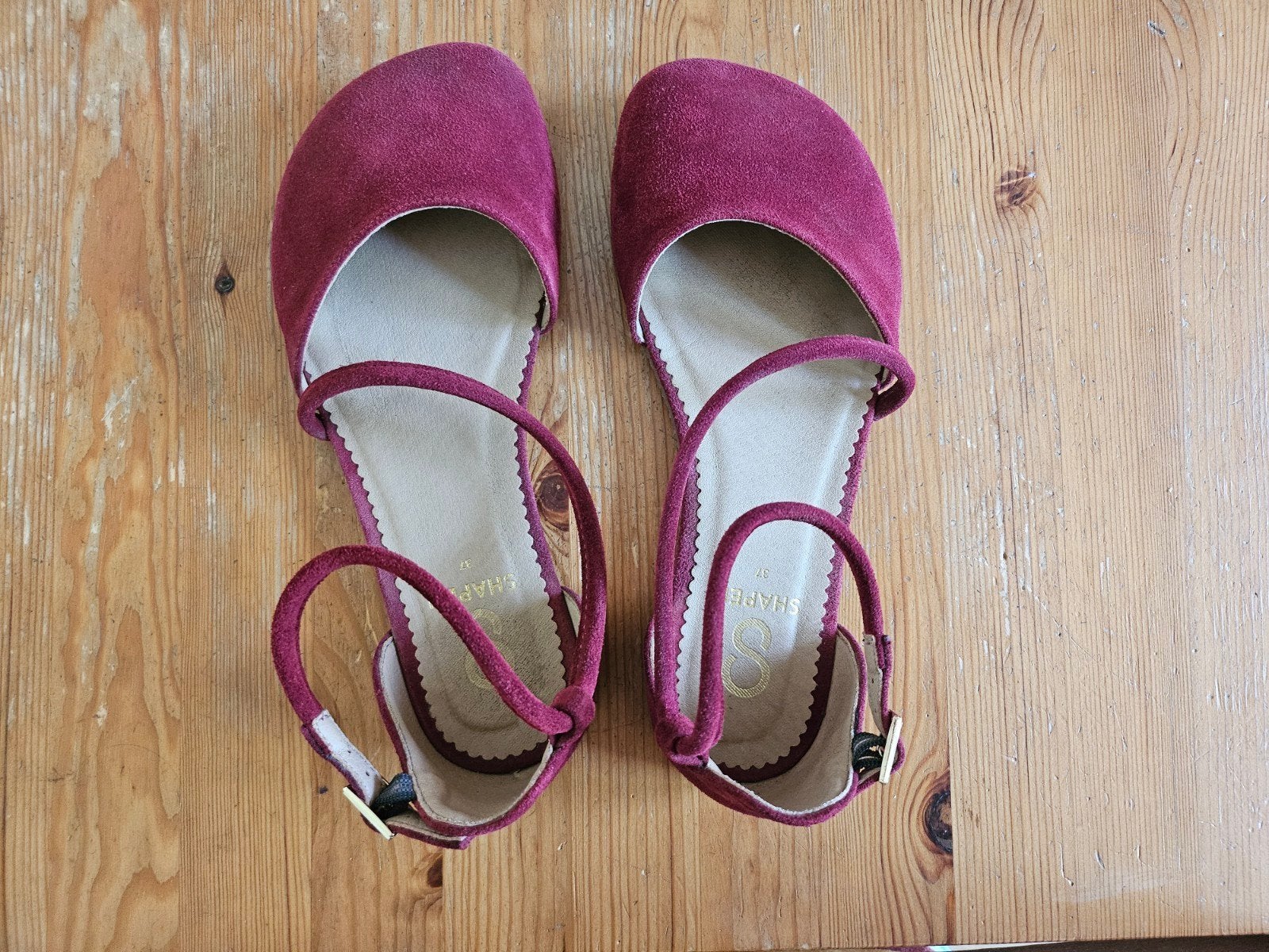 Shapen Orchid maat 37 wide, Kleding | Dames, Schoenen, Gedragen, Shapen, Rood, Sandalen of Muiltjes