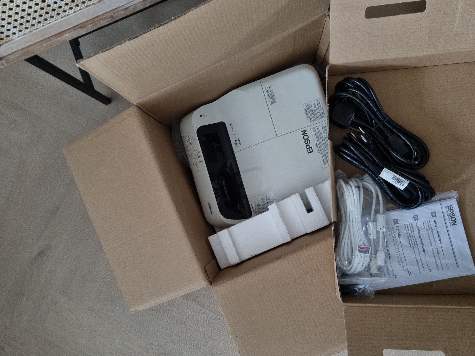 Epson EB-685Wi Ultra-short-throw Projector, Gebruikt, Epson, Ophalen of Verzenden, LCD