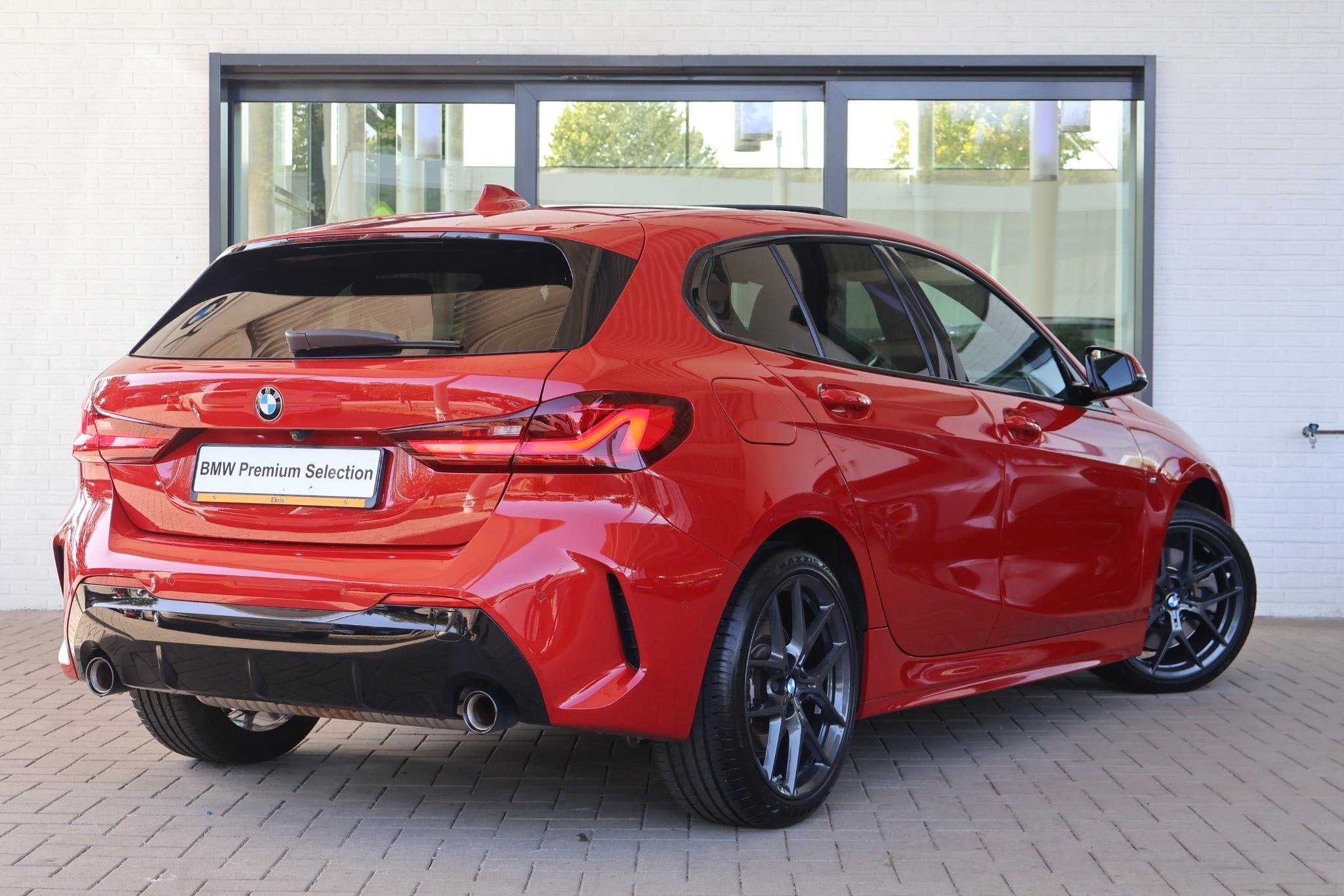 BMW 1 Serie 5-deurs 120i Innovation Pack | Comfort Pack | Tr, Auto's, 1998 cc, 730 kg, Gebruikt, 4 cilinders