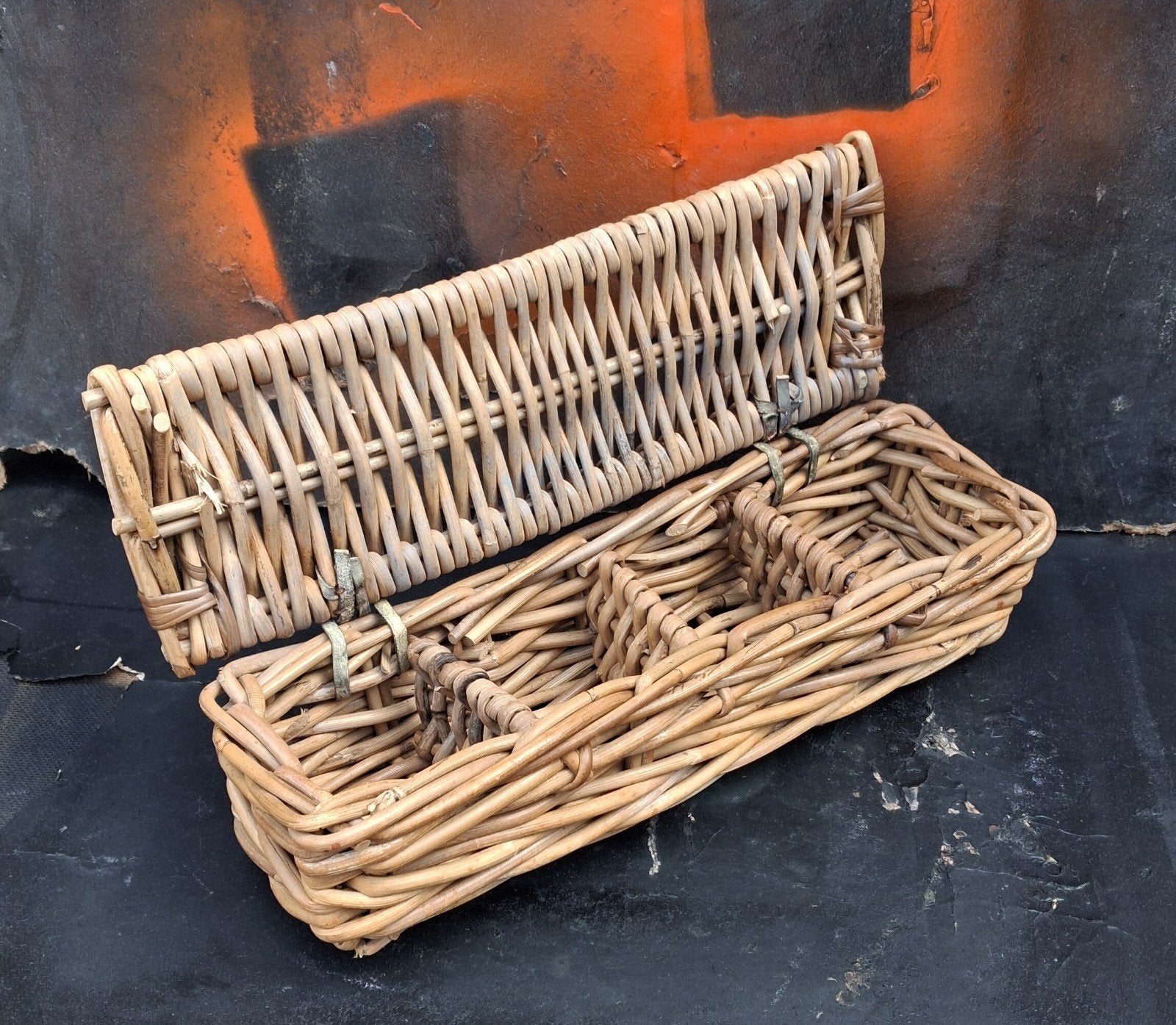 Old woven rattan tea box, 4 section/theedoos. 38/10/12 cm., Ophalen, Gebruikt, Theedoos, Overige materialen