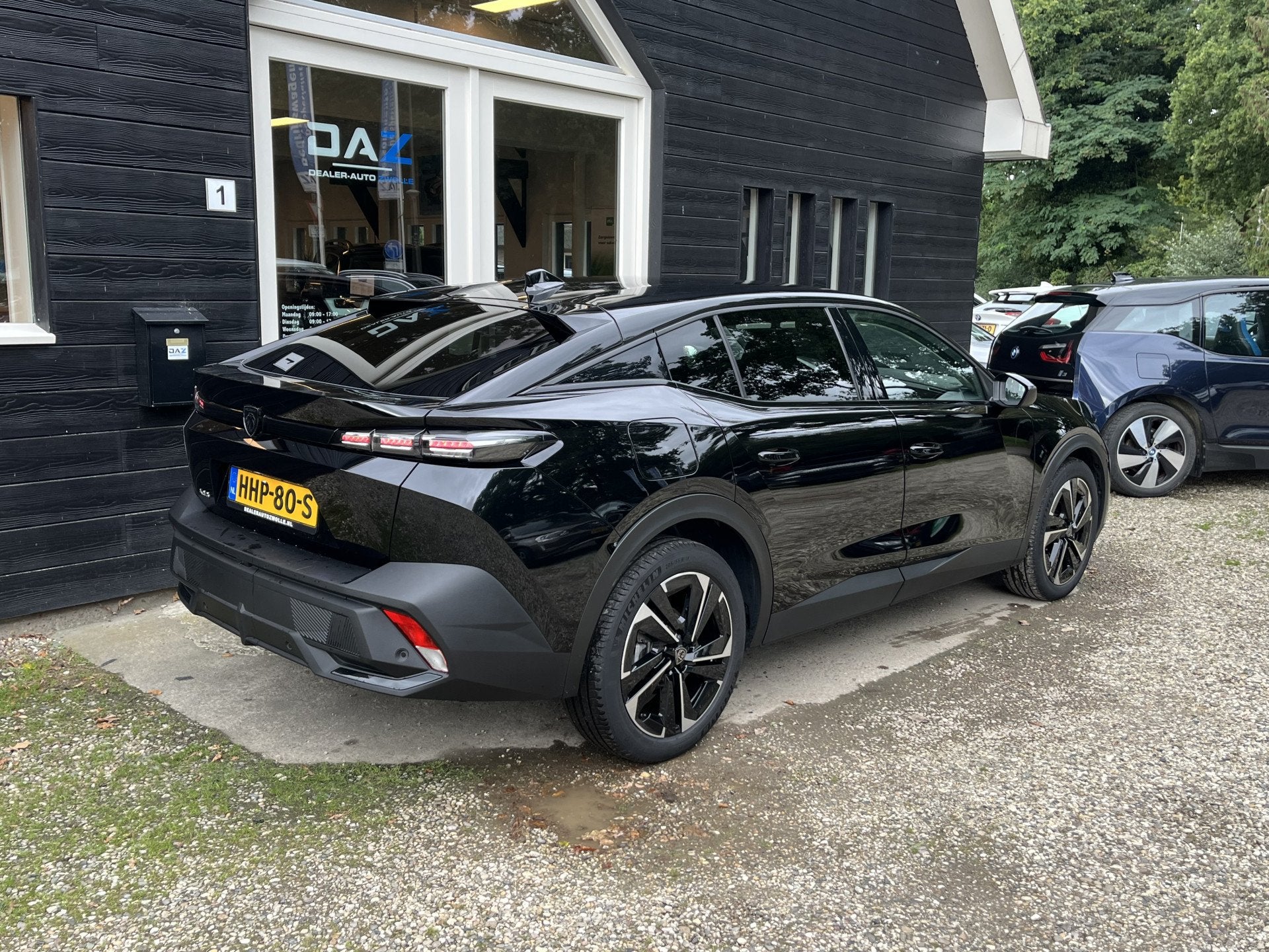 Peugeot 408 1.2 Hybrid 145 e-DCS6 Allure Aut/Ecc/Navi/Camera, Auto's, Gebruikt, 1199 cc, Leder en Stof, Zwart