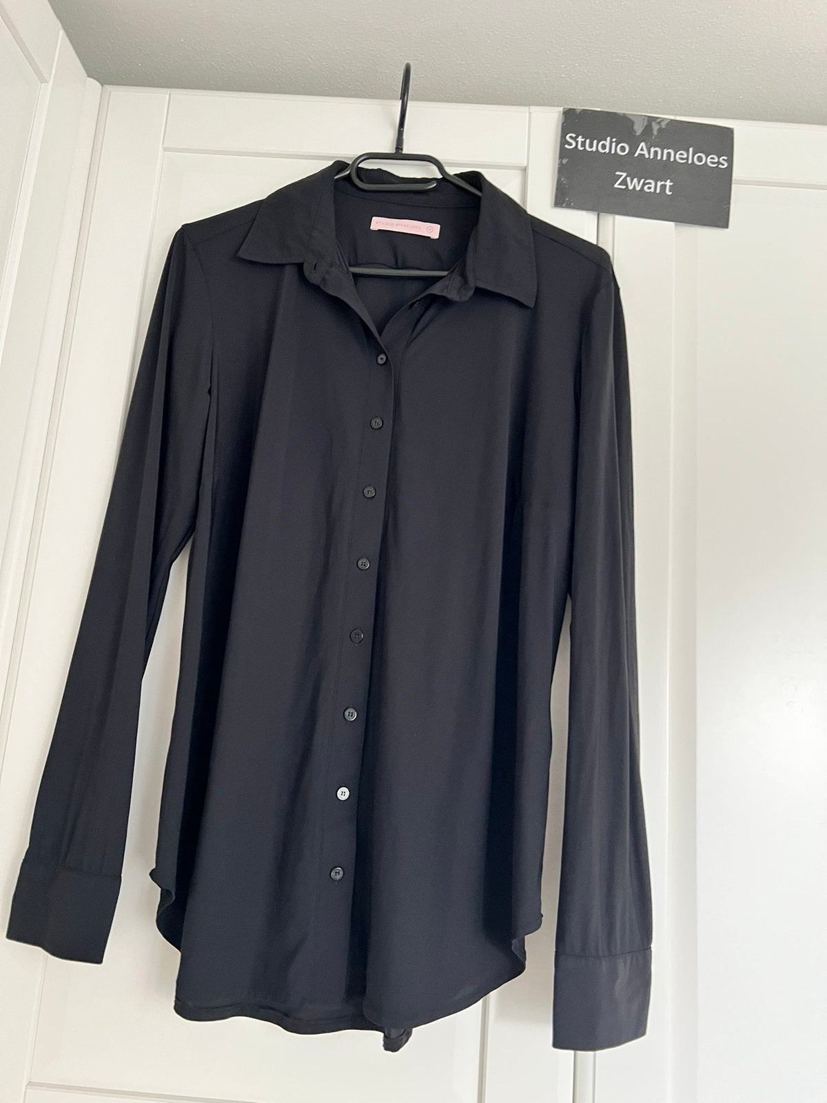 Studio anneloes poppy blouse M zwart travelstof, Kleding | Dames, Blouses en Tunieken, Maat 38/40 (M), Zwart, Ophalen of Verzenden