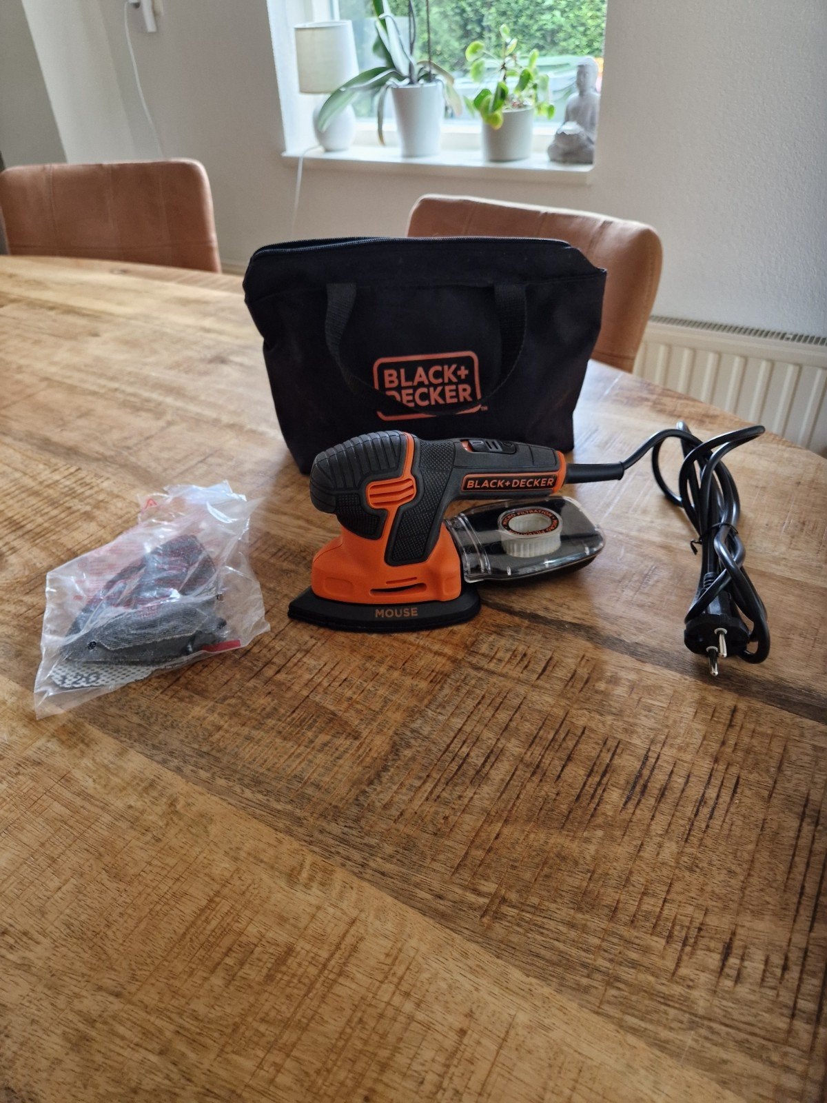 Black+Decker schuurmachine met tas., Doe-het-zelf en Verbouw, Gereedschap | Schuurmachines, Ophalen, Zo goed als nieuw, Minder dan 600 watt