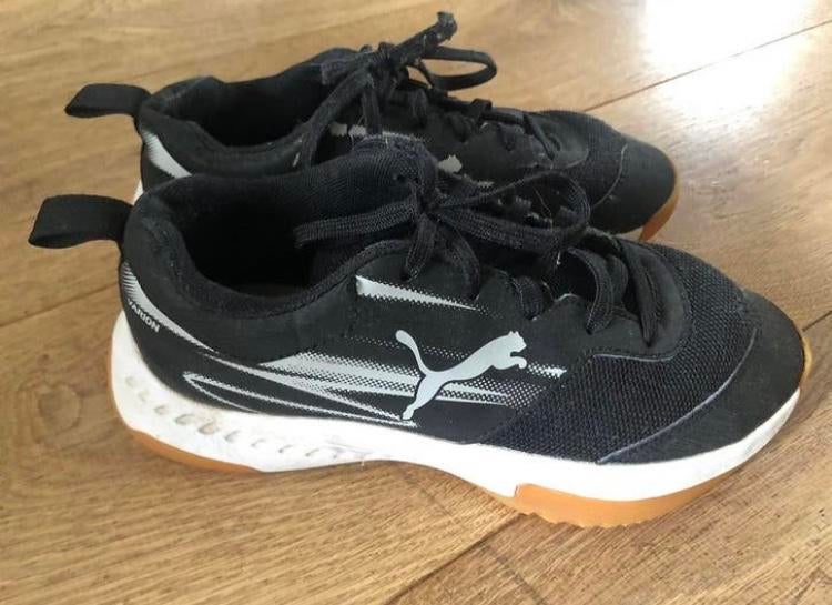 Puma sneakers zwart - Maat 34, Ophalen of Verzenden, Zo goed als nieuw, Jongen of Meisje, Sportschoenen