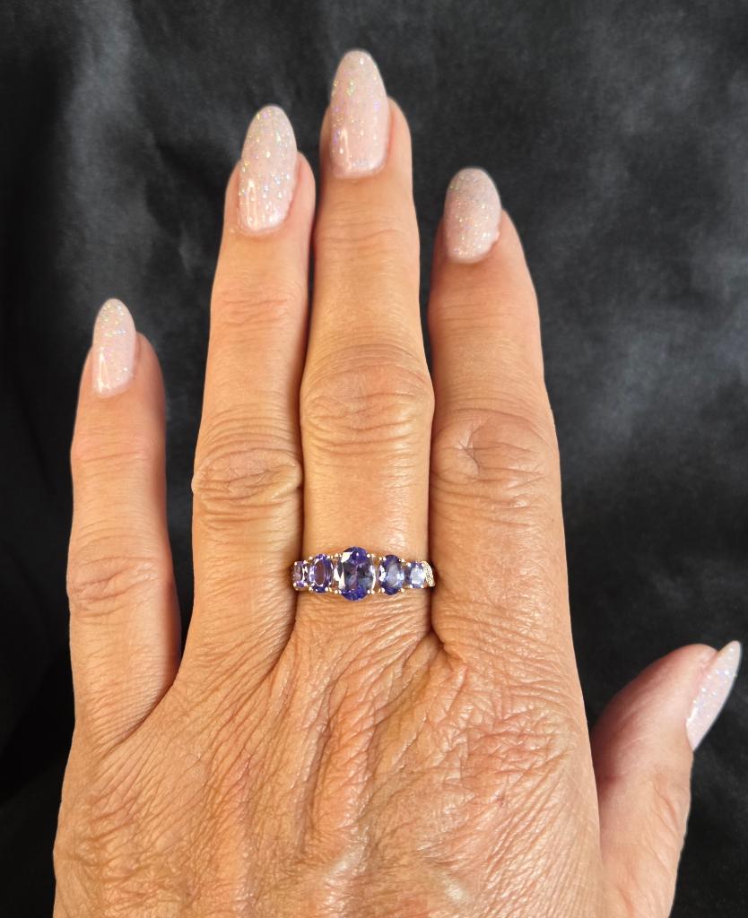 Gouden Vintage ring edelsteen tanzaniet en diamant. 2026/307, 20 of groter, ., Paars, Ophalen of Verzenden