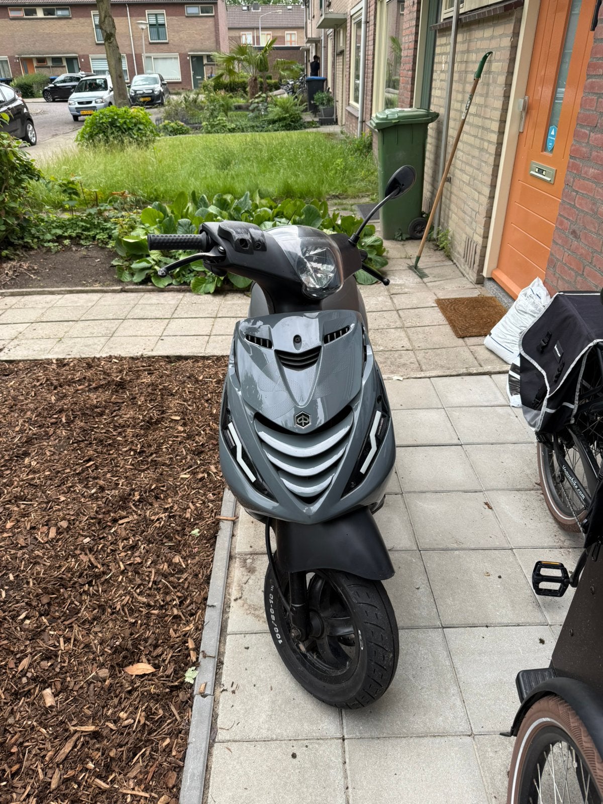 Piaggio Zip 4T 2V uit 2017 - Nardo grijs & LED, Ophalen, Gebruikt, Benzine, Zip