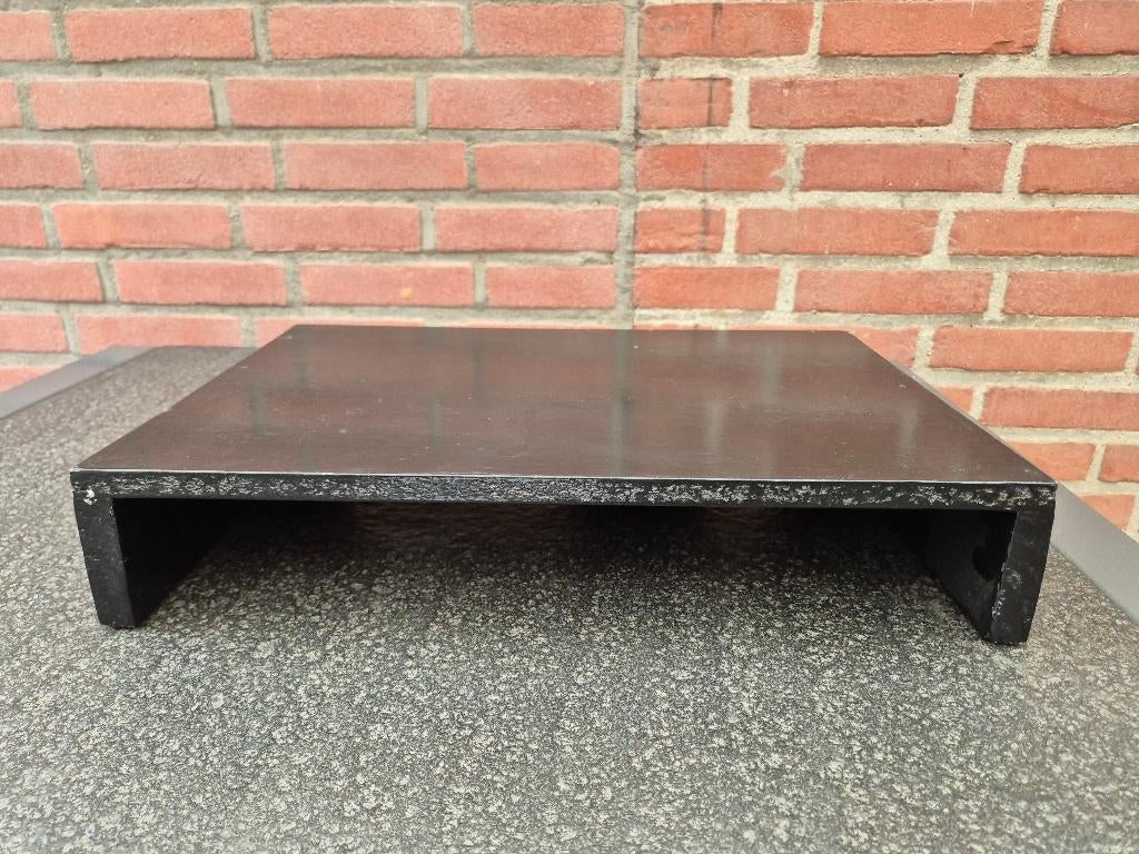Zwarte houten verhoging gemaakt voor beeldscherm, Ophalen of Verzenden, Gebruikt