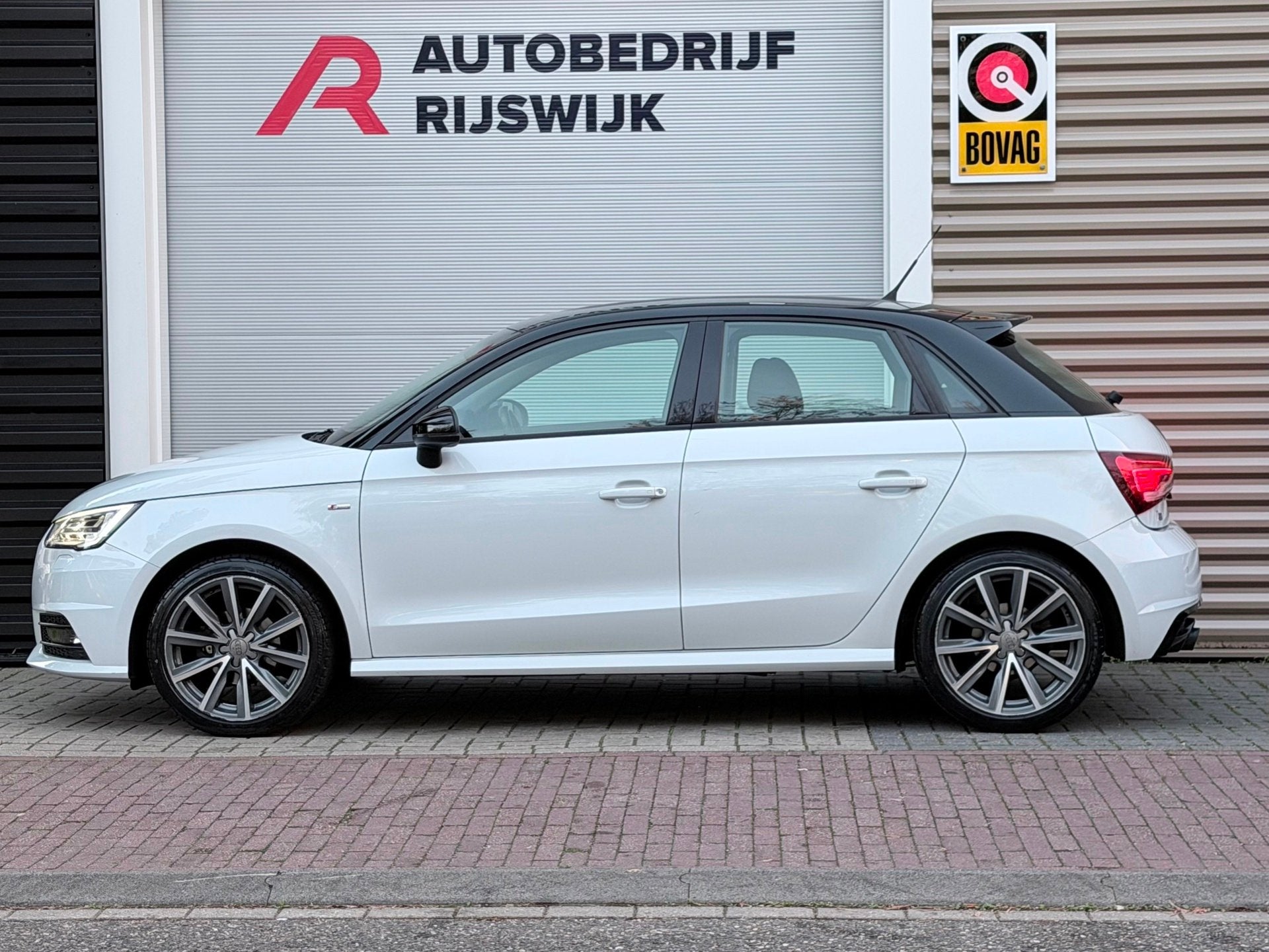 Audi A1 Sportback 1.0 TFSI S-Line Xenon/Navi/Stoelverwarming, Auto's, 12 maanden, Euro 6, 4 stoelen, Leder en Stof