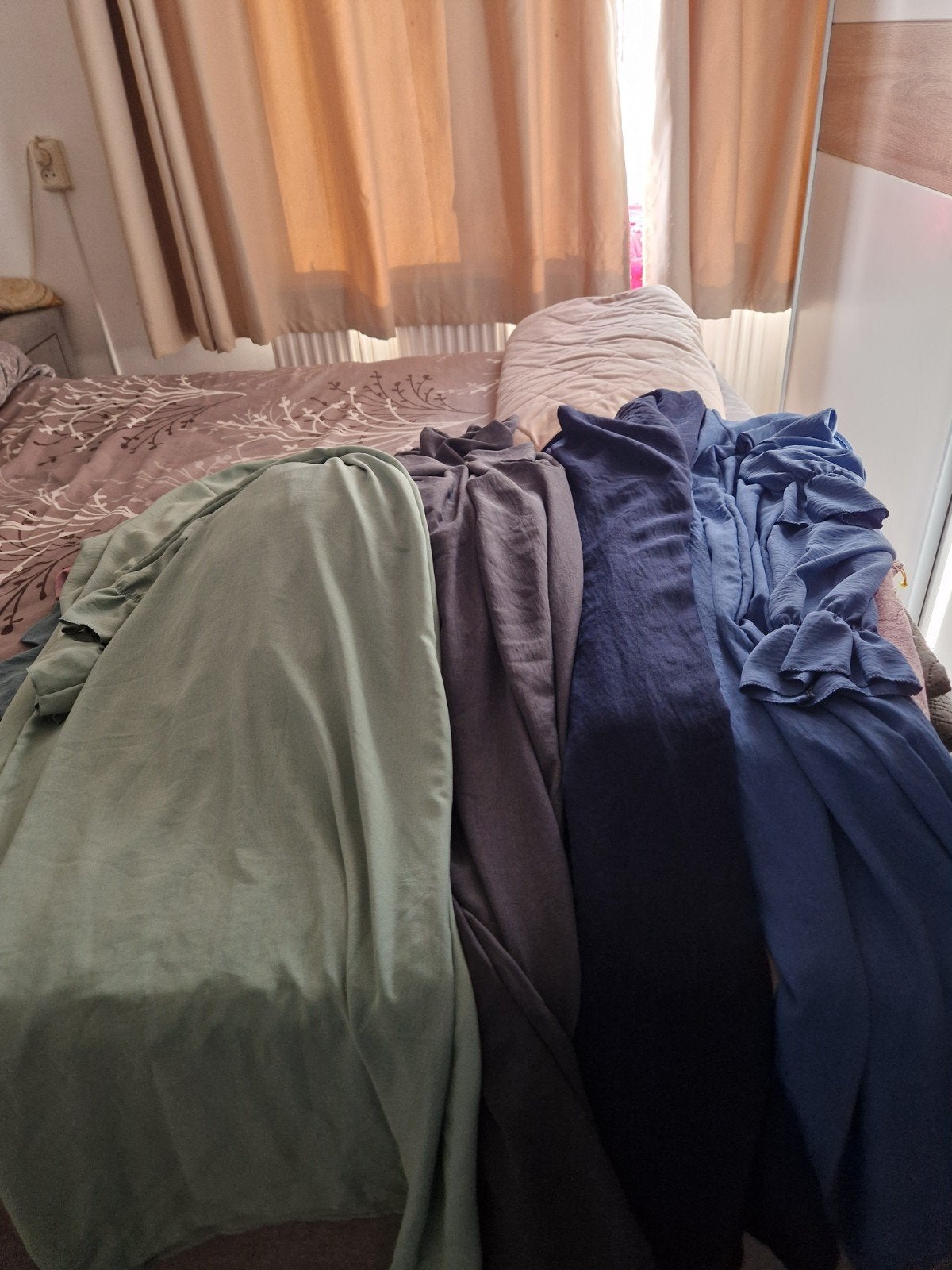 Mooie dameskleding en abaya’s te koop, Ophalen of Verzenden, Zo goed als nieuw, Meerkleurig