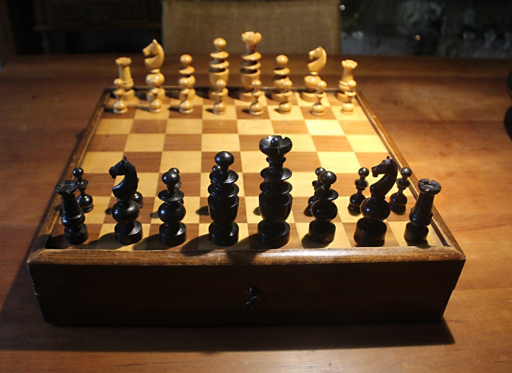 Mooie houten schaakkist schaakbord dambord schaken dammen, Een of twee spelers, Ophalen of Verzenden, Gebruikt