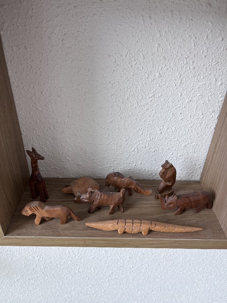 houtsnijwerk beeldjes acht dierfiguren Kenia, Houtsnijwerk, Minder dan 20 cm, Ophalen of Verzenden, Hout
