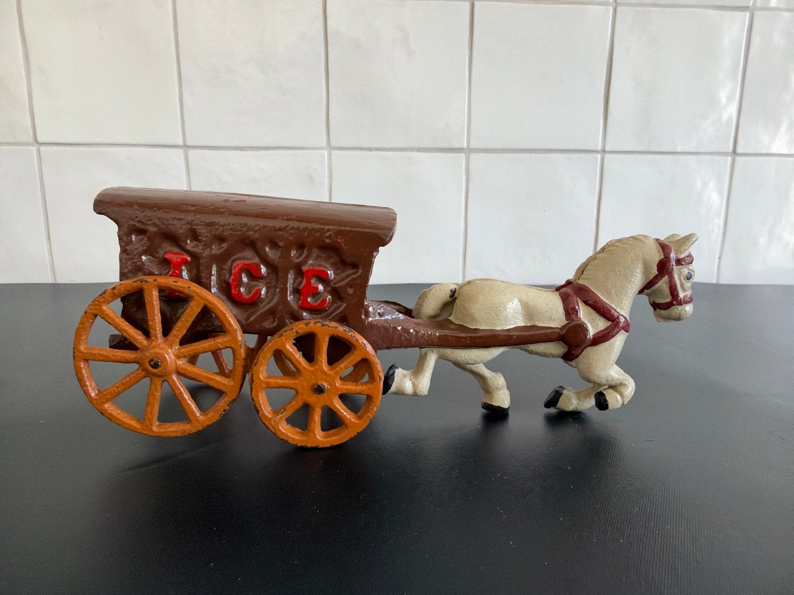 Vintage gietijzeren paard en wagen 'ICE' decoratie, Ophalen of Verzenden