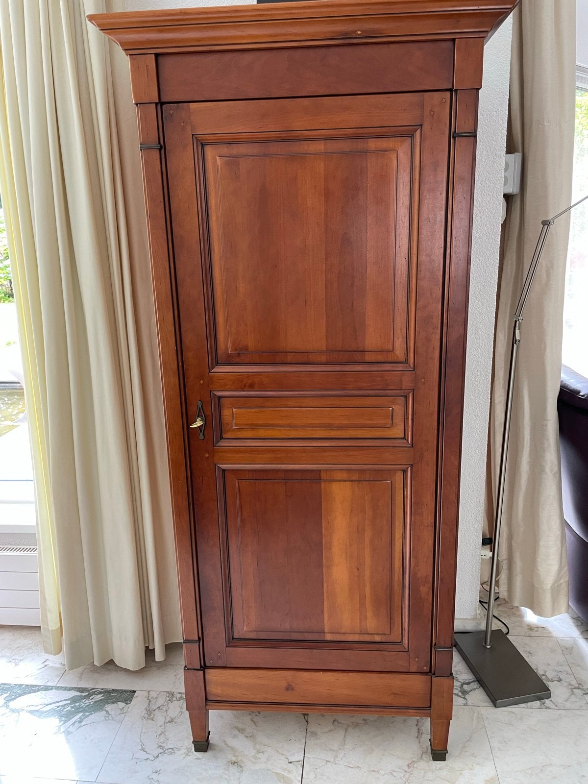 Grange Antieke houten drankkast / barkast met glazen planken, Antiek en Kunst, Antiek | Meubels | Kasten, Ophalen