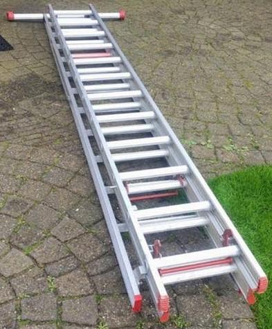 Altrex uitschuifbare ladder 8,26m - Zo goed als nieuw, Doe-het-zelf en Verbouw, Ladders en Trappen, Ophalen, Zo goed als nieuw