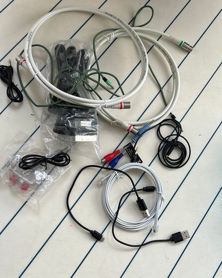 Verschillende kabels, Computers en Software, Ophalen of Verzenden, Zo goed als nieuw