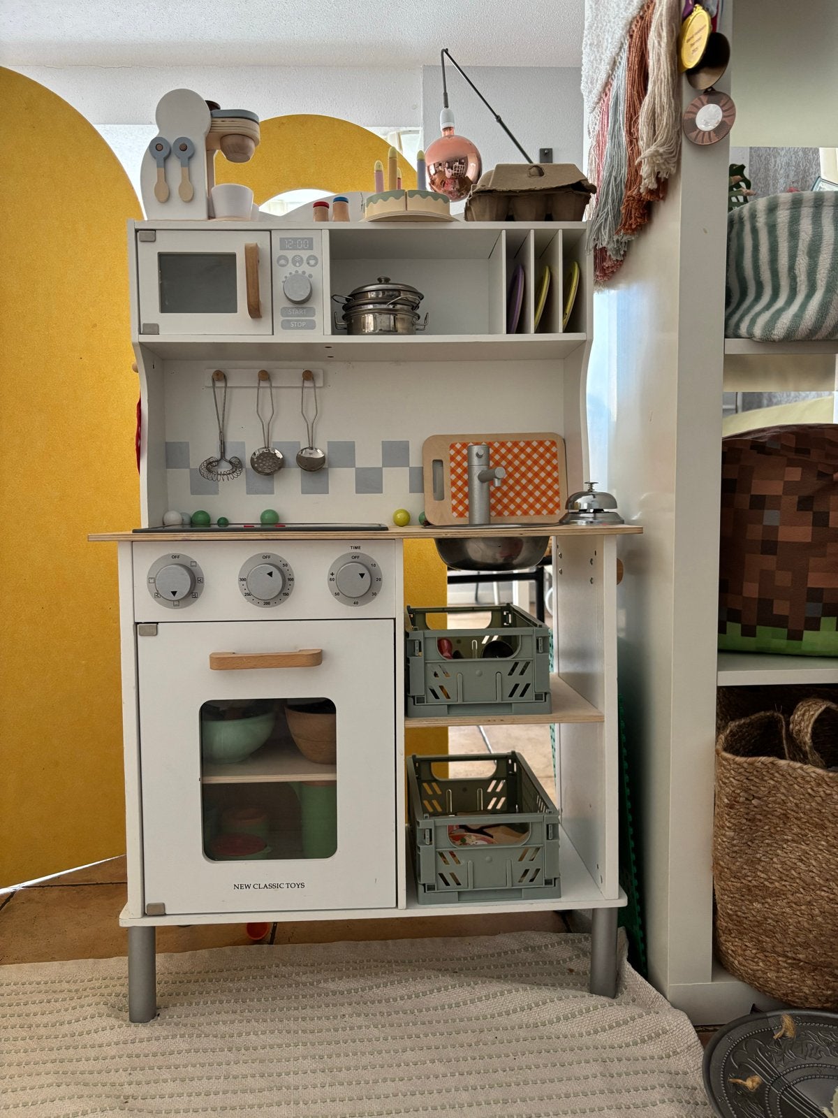 Houten speelkeuken met accessoires - New Classic Toys, Ophalen, Gebruikt, Jongen of Meisje