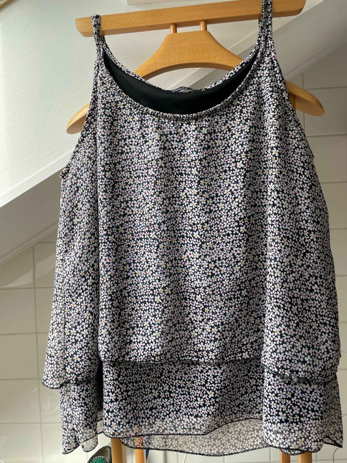 Paprika bloemenprint top met kralen, maat 38/40 (M), Maat 38/40 (M), Meerkleurig, Ophalen of Verzenden, Zo goed als nieuw